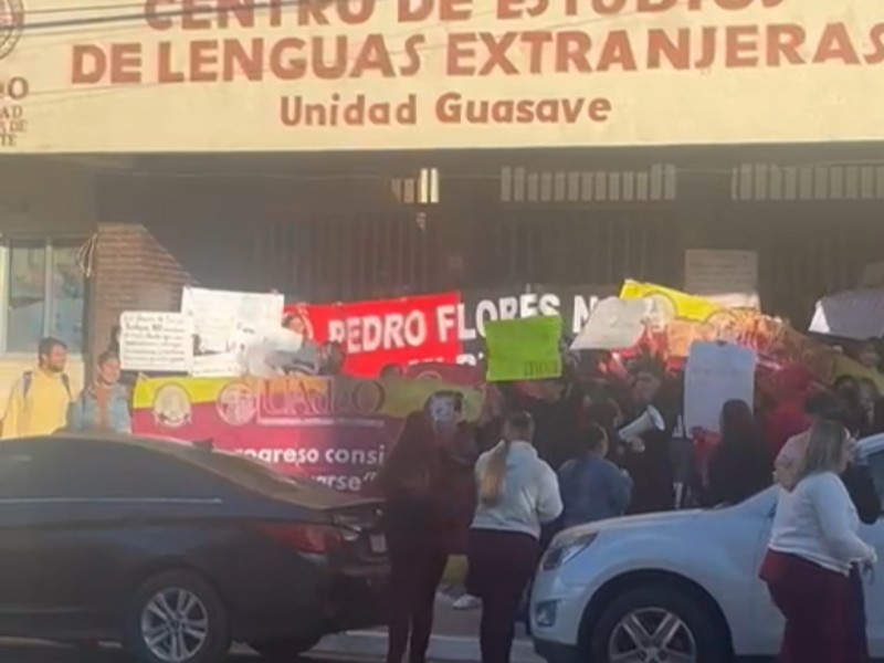 Estudiantes de la UADEO realizan marcha, exigen destitución del rector