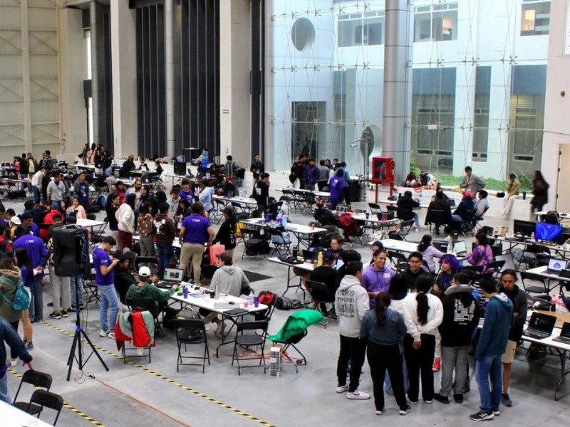 Estudiantes de la UAQ destacan en concurso de la NASA