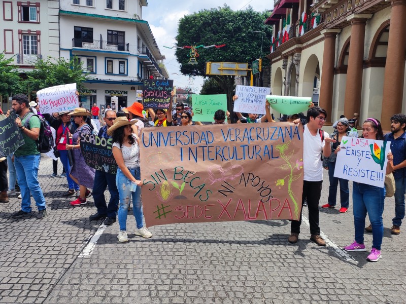 Estudiantes de la Universidad Veracruzana Intercultural exigen apoyo