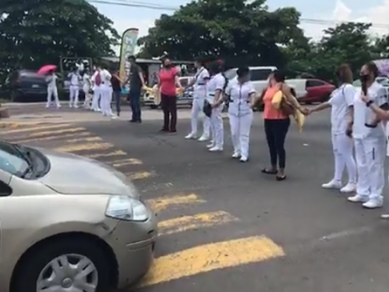 Estudiantes de la UO bloquean carretera por irregularidades