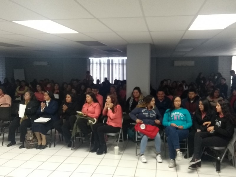 Estudiantes de la UPN dan a conocer experiencias.