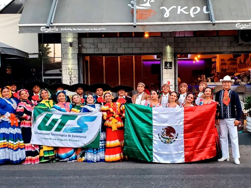 Estudiantes de la UTS llevan la danza folclórica a Grecia
