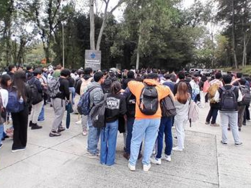 Estudiantes de la UV defienden modelo educativo