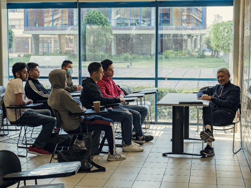 Estudiantes de prepa y universidad, dejan de ir a clases