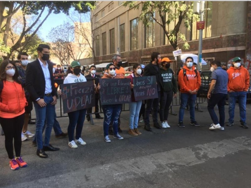 Estudiantes de UDLAP acuden al Senado de la República