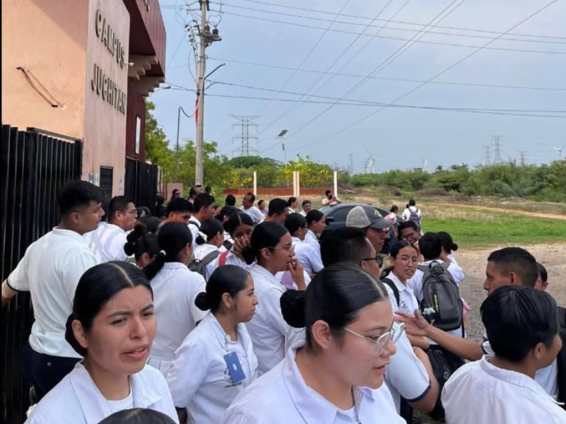 Estudiantes de UNISTMO La Ventosa protestan por aparente injusticia docente