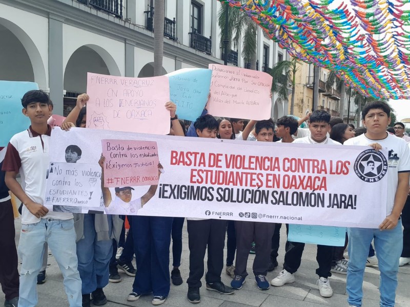 Estudiantes de Veracruz exigen justicia por agresiones en Oaxaca