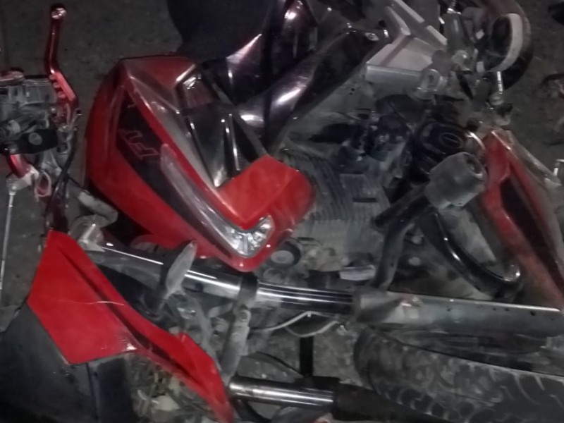 Estudiantes del CBTIS se accidentan en motocicleta y quedan graves