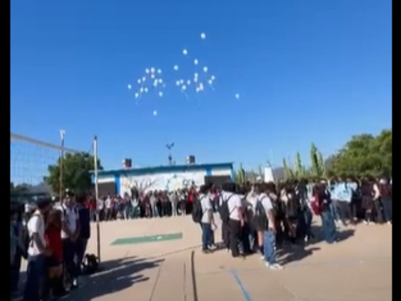 Estudiantes del CET del MAR rinden un emotivo homenaje a Keneth Soriano