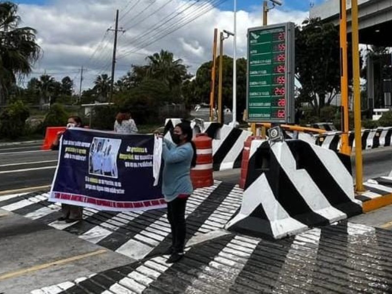 Estudiantes del TEC Tehuacán toman caseta de San Lorenzo