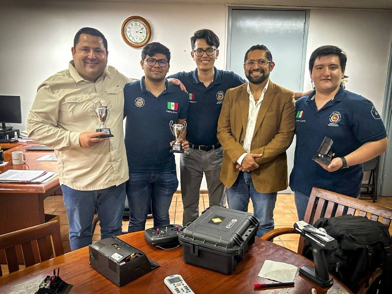 Estudiantes del Tecnológico de Poza Rica ganan premio en Chile