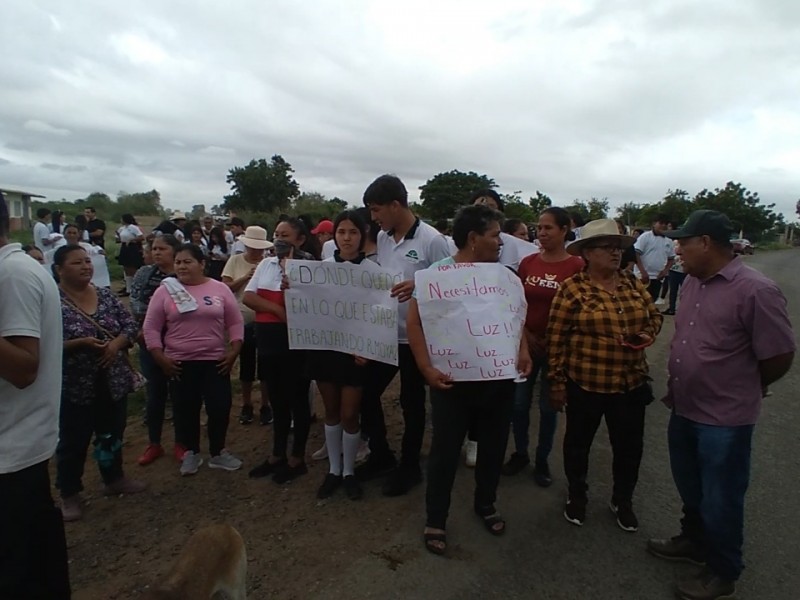 Estudiantes del Telebachillerato del Varal se manifiestan y bloquean carretera
