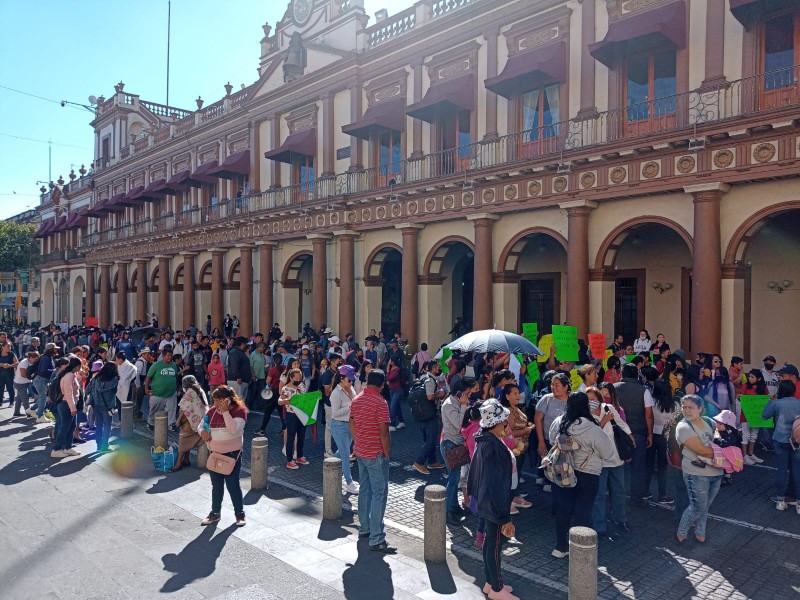 Estudiantes exigen apoyo para telesecundaria víctima de inseguridad