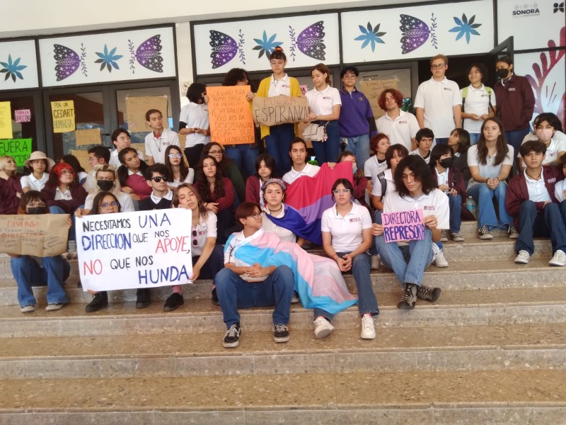 Estudiantes exigen destitución de directora del Cedart