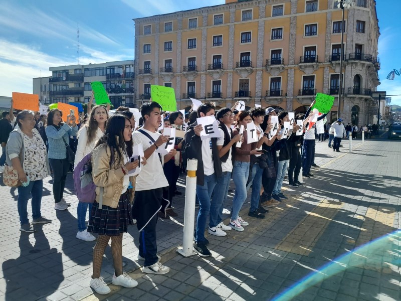 Estudiantes de Prepa 1 se quedaron sin beca 