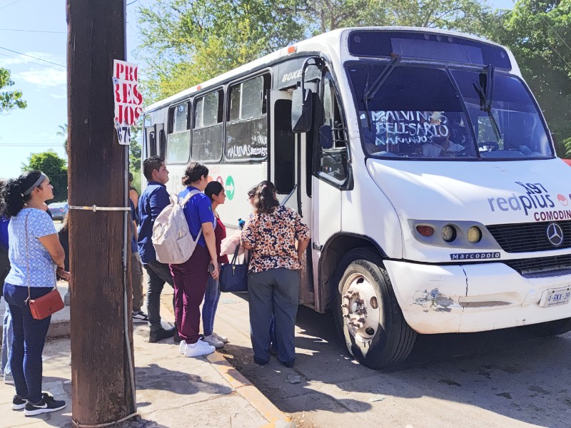 Estudiantes rechazan recorte de rutas largas del transporte urbano en Los Mochis
