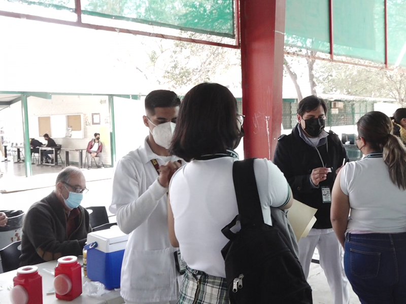 Estudiantes responden a vacunación contra Covid-19