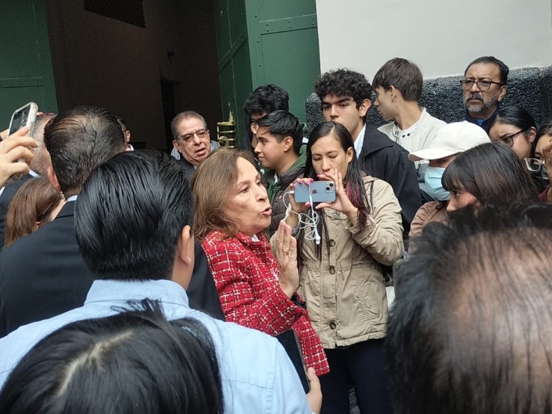 Estudiantes retiran cerco al Palacio tras encuentro con Rocío Nahle