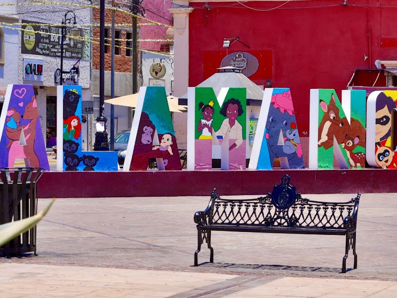 Estudiantes rinden homenaje a las mamás con arte