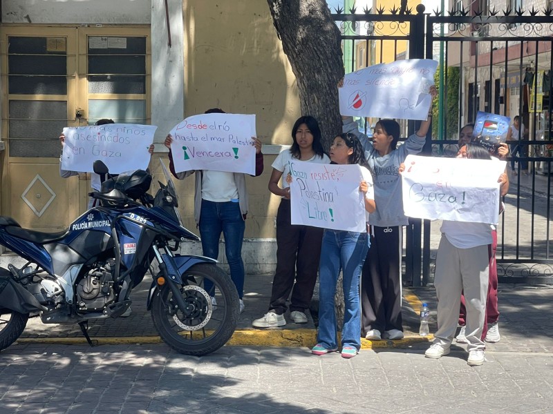 Estudiantes se manifiestan en apoyo de Palestina e Israel