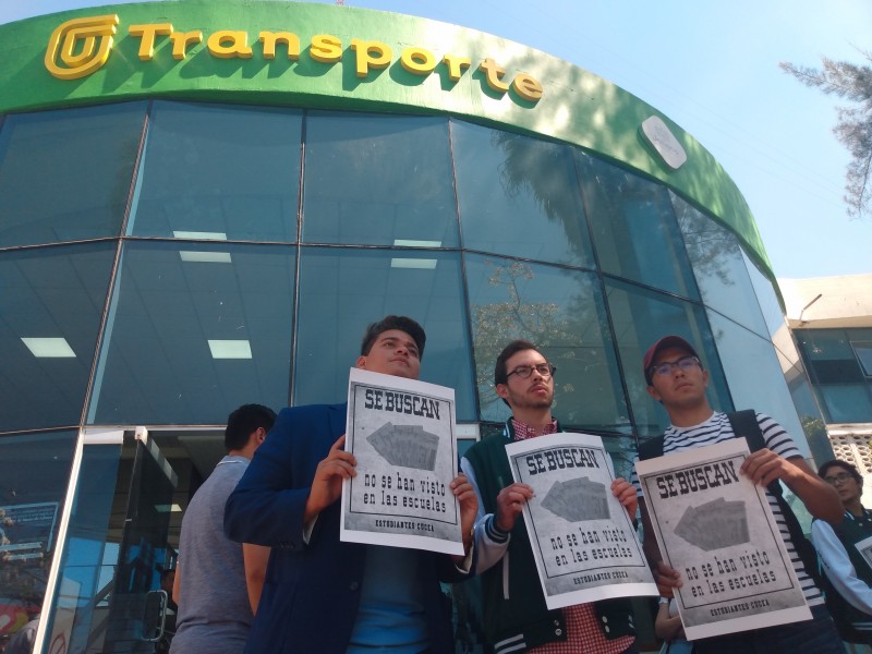 Estudiantes se manifiestan por falta de transvales