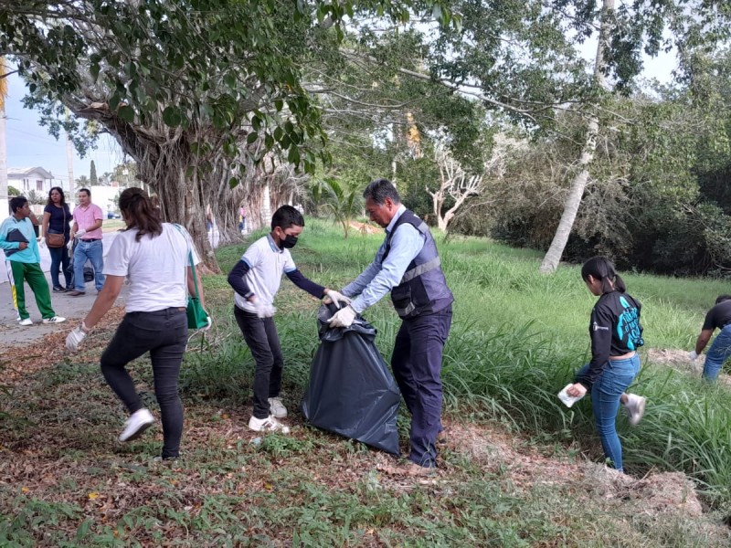 Estudiantes se suman a campaña de limpieza del Río Tuxpan