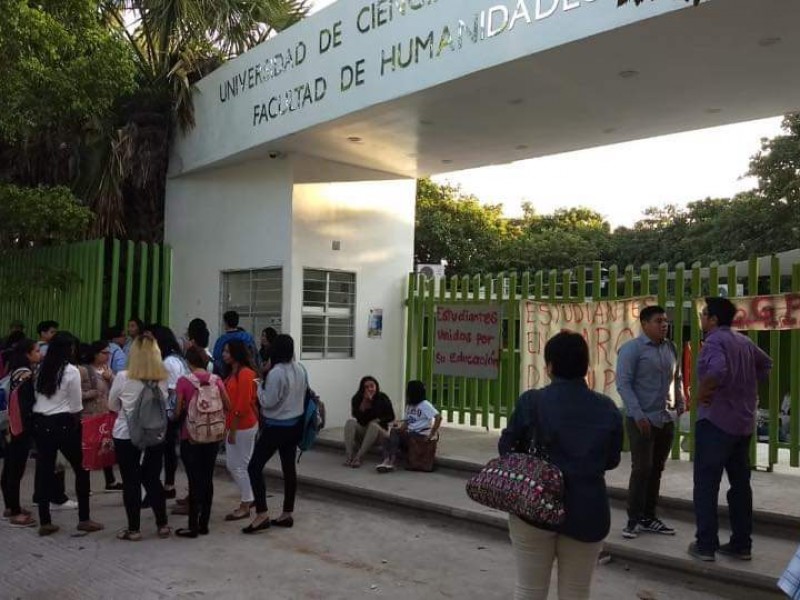 Estudiantes toman instalaciones de la UNICACH