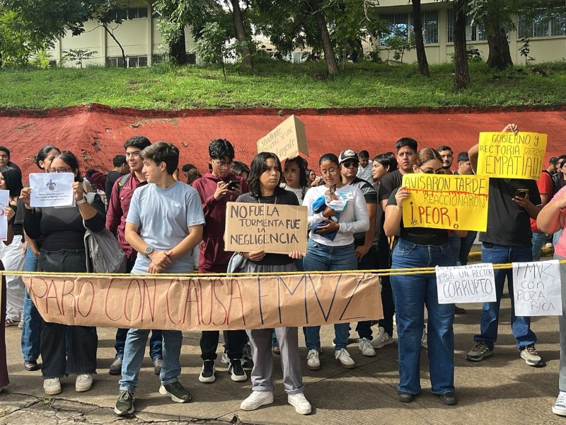 Estudiantes UV toman instalaciones; piden apoyos por inundaciones en región norte