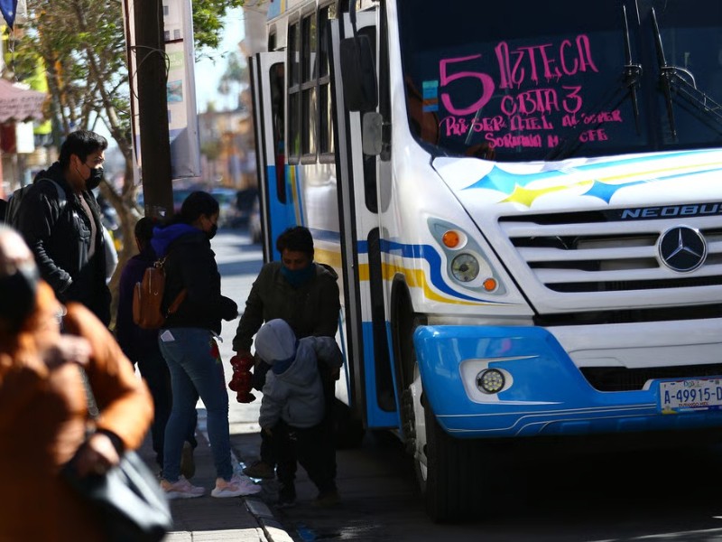 Estudiantes viven complicaciones en su camino a clases