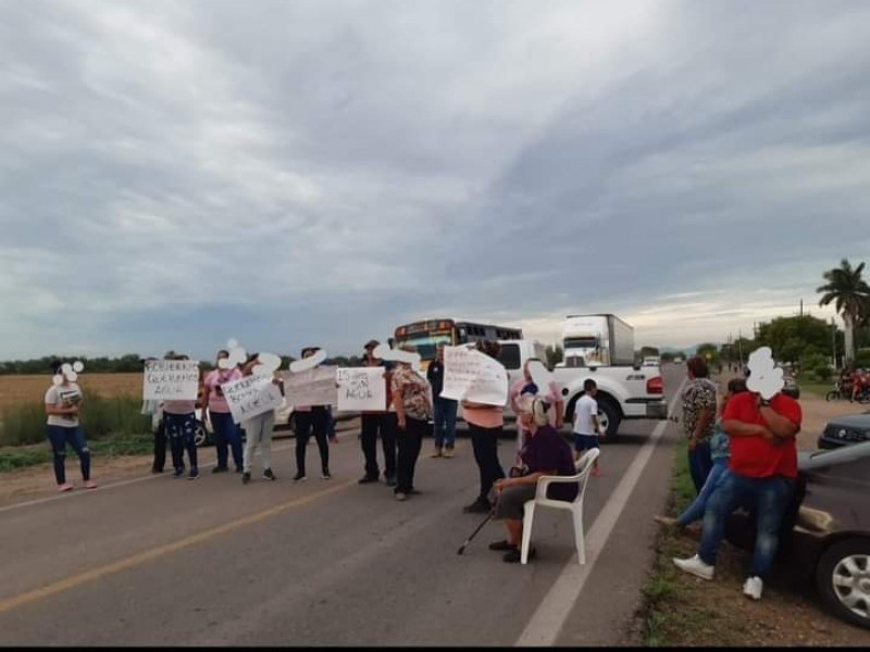 Etchojoa: Vecinos presionan con protesta tras 15 días sin agua