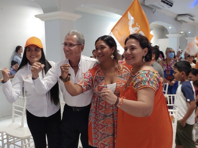 Eva Valencia arranca campaña a la presidencia de Zihuatanejo