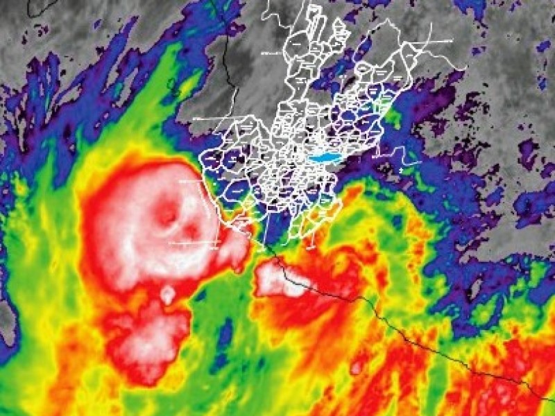 Evacúan 250 habitantes de Cihuatlán por tormenta 