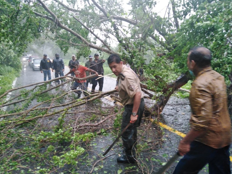 Evacuan 30 comunidades de Jalisco por Huracán Nora