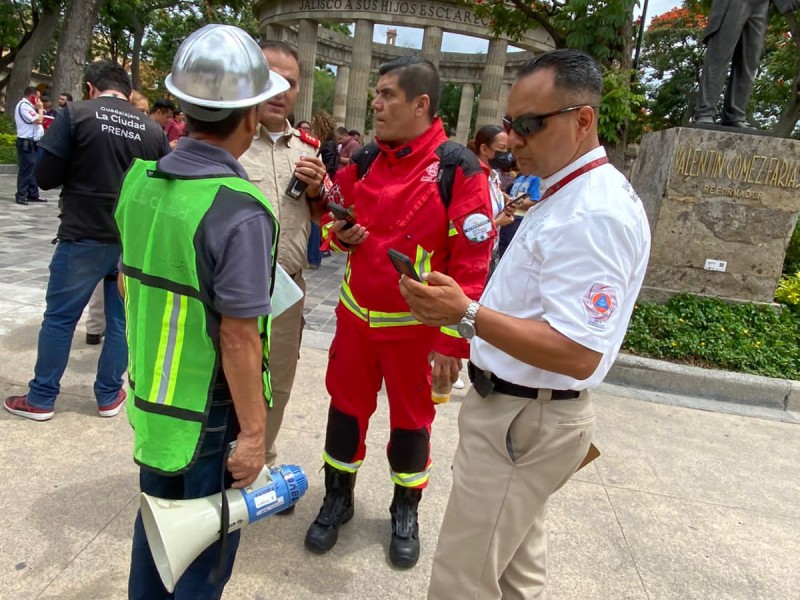 Evacúan a 250 trabajadores por macrosimulacro en Guadalajara