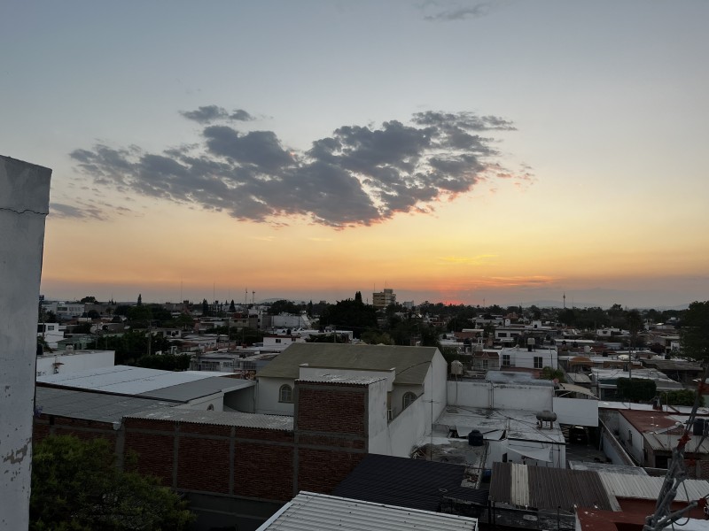 Evacuan a alumnos por fuerte olor a hidrocarburo en Bellavista