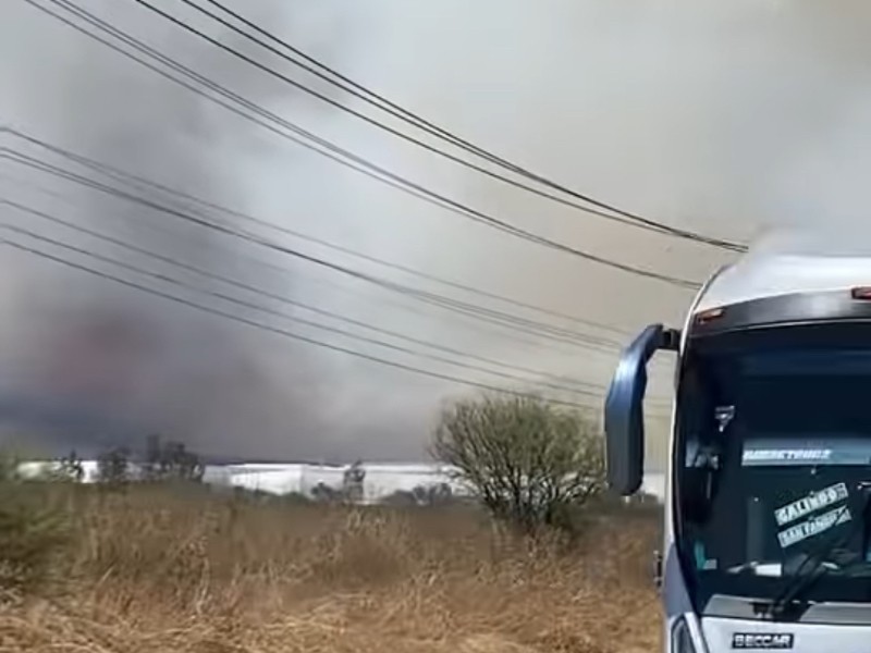 Evacuan a empleados de Parque Innovación por incendio