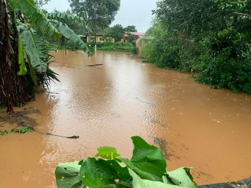 Evacúan a familias en Los Tuxtlas por riesgo de inundaciones