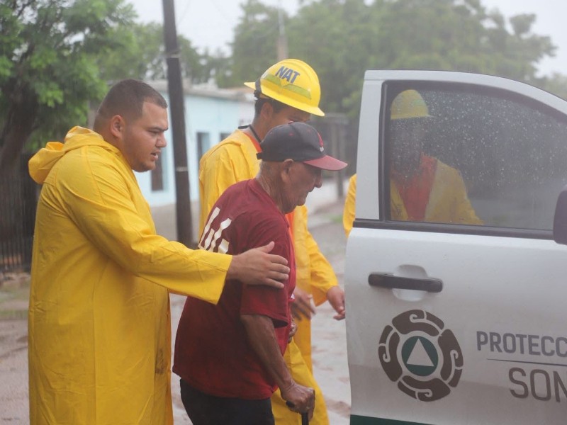 Evacuan a familias por lluvias en el sur de Sonora