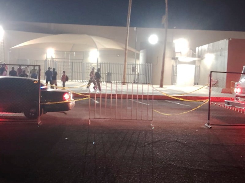 Evacuan albergue para repatriados por fuga de gas
