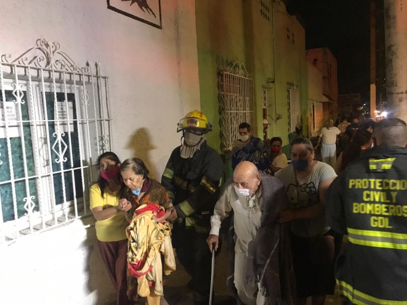 Evacuan asilo por incendio en cuarto de lavado