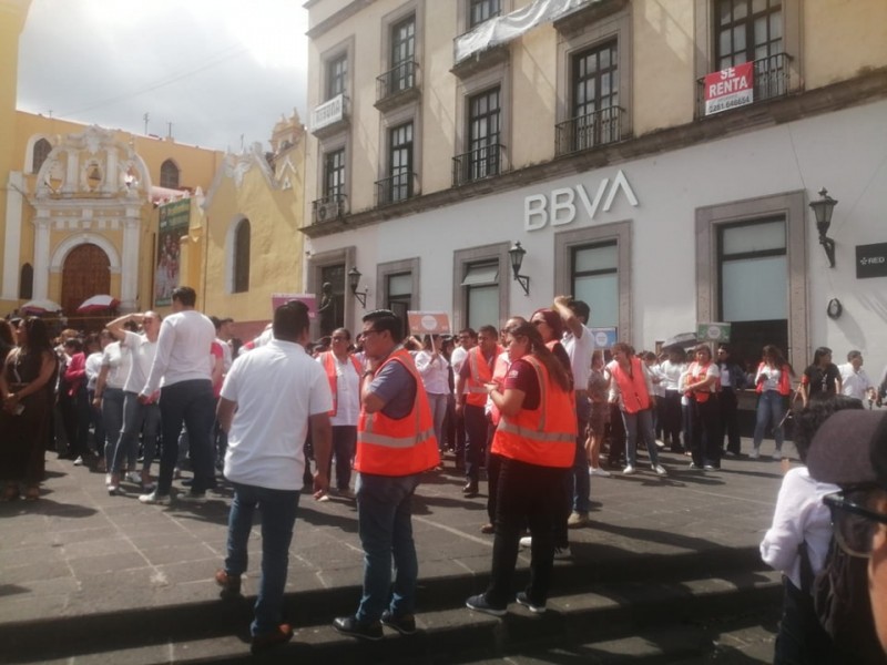 Evacuan edificios por temblor