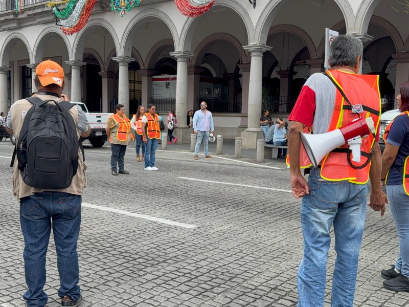 Evacúan edificios públicos y bancos en Xalapa por simulacro