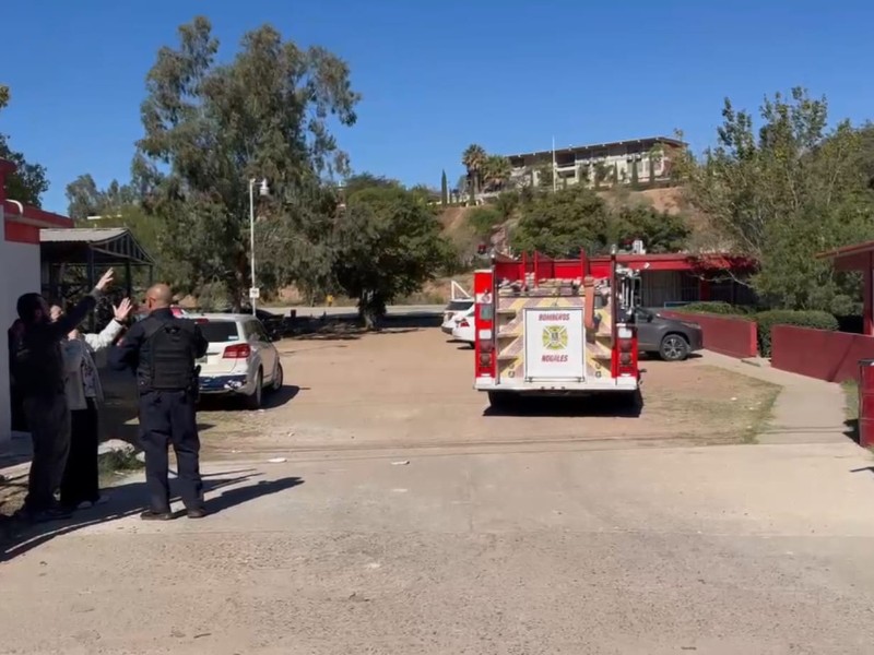 Evacuan escuela por explosión generada en transformador