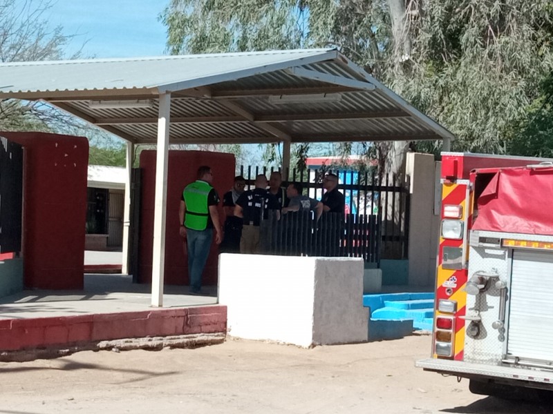 Evacuan escuela por explosión de tablero eléctrico