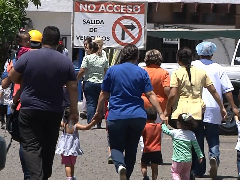 Evacuan Guardería del IMSS por olor a gas