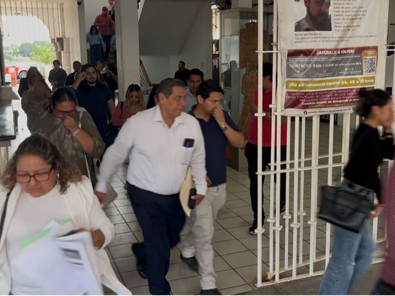 Evacúan Palacio Municipal de Tuxpan por fuga de gas LP