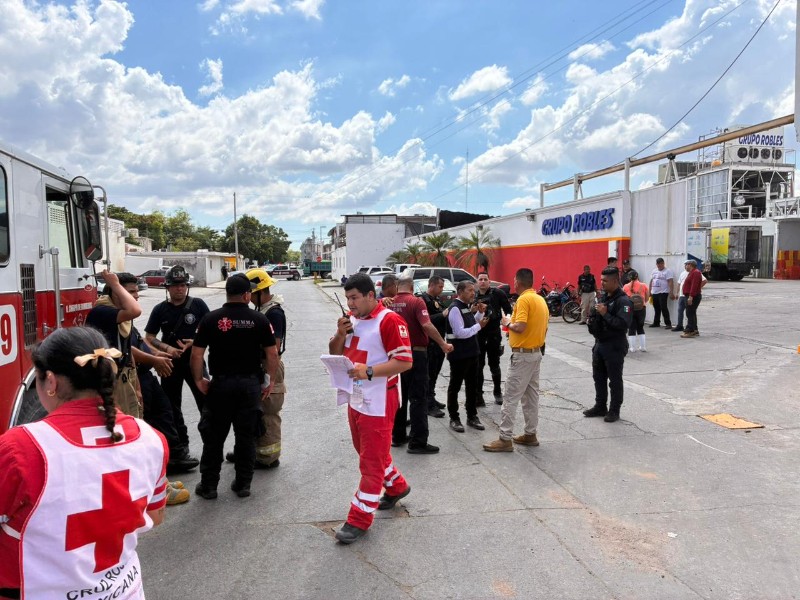 Evacúan personal de congeladora en Los Mochis por fuga de amoniaco