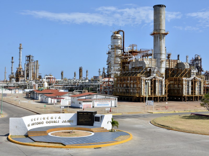 Evacuan trabajadores de alquilación de la refinería de Salina Cruz