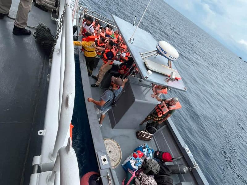 Evacúan por mar a habitantes de Yelapa, Quimixto y Las Ánimas