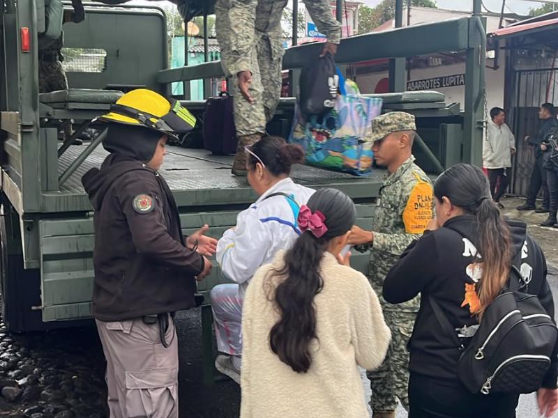 Evacúan preventivamente a habitantes de La Becerrera por huracán Simón